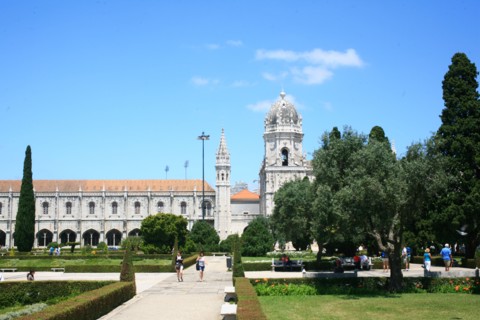portugal, lisbonne, lisboa, signes de ville, belem, monastere des Hieronimytes, monasteiro dos jeronimos, jardins et bassins
Date : septembre 2011