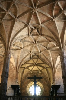 portugal, lisbonne, lisboa, signes de ville, belem, monastere des Hieronimytes, monasteiro dos jeronimos, interieur eglise, voutes, gisant
Date : septembre 2011