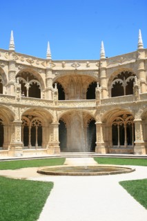 portugal, lisbonne, lisboa, signes de ville, belem, monastere des Hieronimytes, monasteiro dos jeronimos, couvent, cloitre, detail sculpture, statue, ornement
Date : septembre 2011