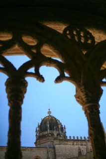 portugal, lisbonne, lisboa, signes de ville, belem, monastere des Hieronimytes, monasteiro dos jeronimos, couvent, cloitre, detail sculpture, statue, ornement, dome, arcade
Date : septembre 2011