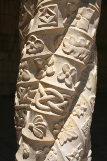 portugal, lisbonne, lisboa, signes de ville, belem, monastere des Hieronimytes, monasteiro dos jeronimos, couvent, cloitre, detail sculpture, statue, ornement, colonne torse
Date : septembre 2011