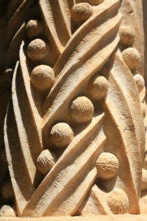 portugal, lisbonne, lisboa, signes de ville, belem, monastere des Hieronimytes, monasteiro dos jeronimos, couvent, cloitre, detail sculpture, statue, ornement, colonne torse
Date : septembre 2011