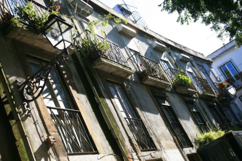 portugal, lisbonne, lisboa, signes de ville, alfama, quartier historique, detail habitat, balcons
Date : septembre 2011