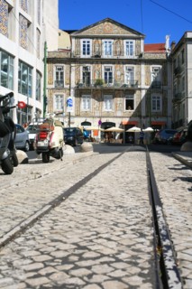portugal, lisbonne, lisboa, signes de ville, lorgo do trinidade, theatre, place, sol, voirie
Date : septembre 2011