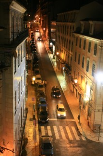 portugal, lisbonne, lisboa, signes de ville, rossio,  au pied de l'alfama, ruelle en escalier, facade immeuble, vue depuis l'hotel tejo
Date : septembre 2011