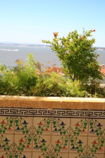 portugal, lisbonne, lisboa, signes de ville, alfama, azulejos musee d'archeologie, peinture murale, sieges, vestige, panorama
Date : septembre 2011