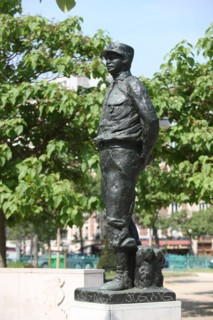 France, ile de france, paris, 13e arrondissement, place d'italie, marechal juin,
sculpteur Andre Greck 


Date : 2011-2012