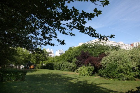 France, ile de france, paris 13e arrondissement, 22 Rue Pierre Gourdault, square heloise et abelard, jardin public,


Date : 2011-2012