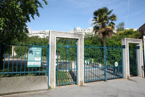 France, ile de france, paris 13e arrondissement, 22 Rue Pierre Gourdault, square heloise et abelard, jardin public,


Date : 2011-2012