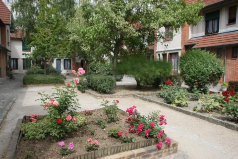 France, ile de france, paris, 13e arrondissement, rue daviel, la petite alsace, maisons individuelles avec jardin, la butte aux cailles,


Date : 2011-2012