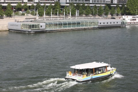 France, ile de france, paris, 13e arrondissement, seine, quai francois mauriac, piscine flottante josephine baker,


Date : 2011-2012