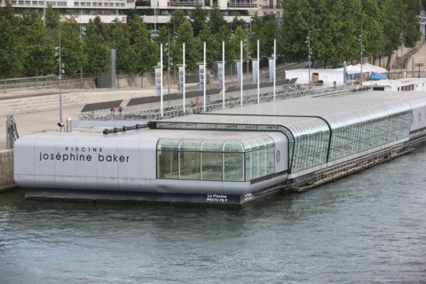 France, ile de france, paris, 13e arrondissement, seine, quai francois mauriac, piscine flottante josephine baker,


Date : 2011-2012