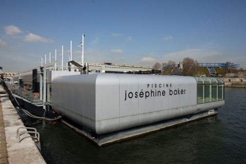 France, ile de france, paris 13e arrondissement, quai francois mauriac, piscine josephine baker,


Date : 2011-2012