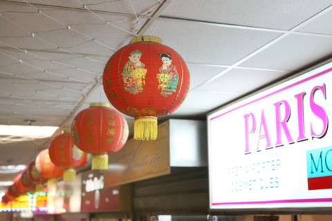 France, ile de france, paris, 13e arrondissement, sous la dalle des olympiades, centre commercial oslo, chinatown,


Date : 2011-2012