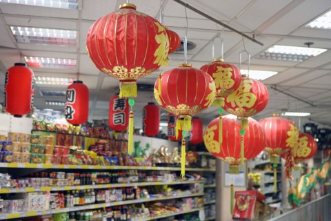 France, ile de france, paris, 13e arrondissement, sous la dalle des olympiades, centre commercial oslo, chinatown, magasin,


Date : 2011-2012