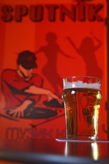 France, ile de france, paris 13e arrondissement, 16 rue de la butte aux cailles, bar le sputnik, rock, cocktails mojito, deco sovietique,


Date : 2011-2012