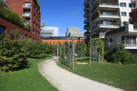 France, ile de france, paris, 13e arrondissement, zac paris rive gauche, rue rene goscini, groupe scolaire primo levi, ecole elementaire et ecole maternelle, education, depuis le jardin abbe pierre,

...