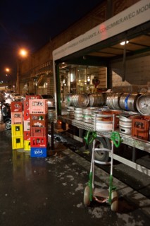 france, region ile de france, paris 13e arrondissement, quai de la Gare, de nuit,
dechargement de marchandises


Date : 2011-2012