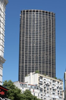 France, ile de france, paris, 14e arrondissement, tour montparnasse vue depuis la rue de la gaite, immeuble, gratte ciel,


Date : 2011-2012