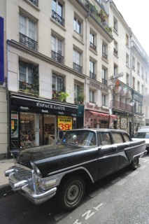 france, region ile de france, paris 14e arrondissement, rue de la gaite,  aux iles marquises, voiture vintage,


Date : 2011-2012