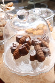 France, ile de france, paris 14e arrondissement, 7 rue liancourt, patisserie chez bogato, gateaux anniversaire pour les enfants,


Date : 2011-2012