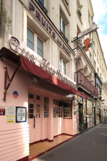 france, ile de france, paris 14e arrondissement, rue de la gaite, no15, aux iles marquises,


Date : 2011-2012