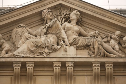 France, ile de france, paris 1er arrondissement, facade du 39 rue croix des petits champs, banque de france, hotel de toulouse dit aussi de la vrilliere, detail fronton,