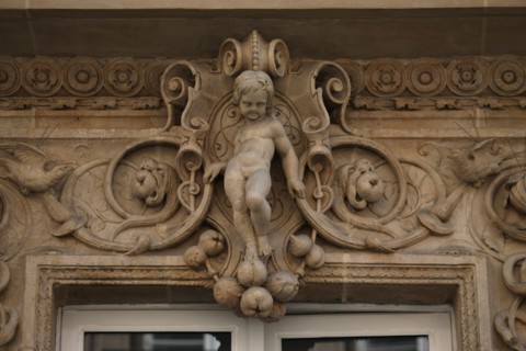 France, ile de france, paris 9e arrondissement, 9 rue victor masse, facade d'immeuble, detail,