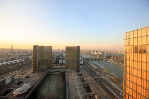 France, ile de france, paris 13 arrondissement, bibliotheque nationale de france, site francois mitterrand, architecte dominique perrault, vue panoramique depuis le belvedere au 18e etage de la tour d...