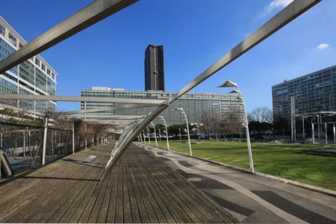 France, ile de france, paris 15e arrondissement, montparnasse, jardin atlantique, au dessus des voies de la gare montparnasse,