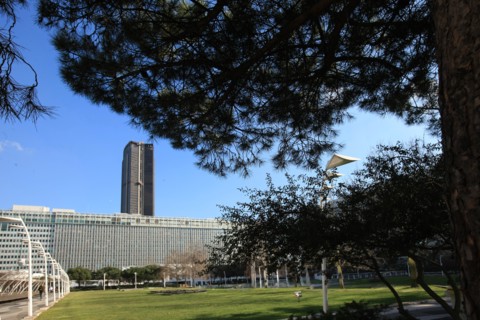 France, ile de france, paris 15e arrondissement, montparnasse, jardin atlantique, au dessus des voies de la gare montparnasse,
