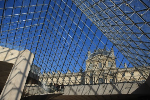 France, ile de france, paris 1er arrondissement, musee du louvre, cour napoleon, sous la pyramide de verre, architecte ieoh ming pei, escalier,