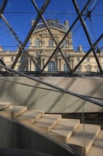 France, ile de france, paris 1er arrondissement, musee du louvre, cour napoleon, sous la pyramide de verre, architecte ieoh ming pei, escalier,