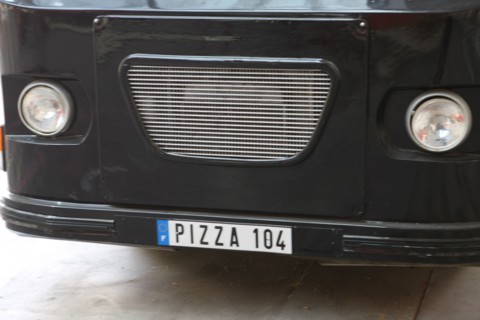 France, ile de france, paris, 18e arrondissement, 104 rue d'aubervilliers, le centquatre, centre artistique de la ville de paris, anciennes pompes funebres, camion a pizza,