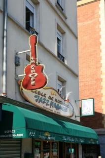 France, ile de france, paris 18e arrondissement, puces de saint ouen, 122 rue des rosiers, restaurant bar, la chope des puces, jazz manouche, django reinhardt,