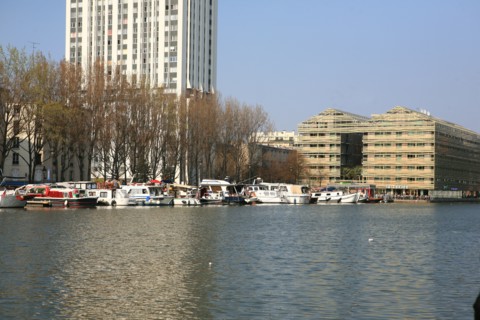 France, ile de france, paris 19e arrondissement, bassin de la villette et canal de l'ourcq, quai de la loire,