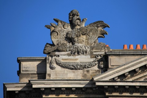 france, region ile de france, paris 8e arrondissement, place de la concorde, hotel de la marine, ancien ministere, detail sculpture, toit, fronton, pavillon ouest, vers rue royale, hotel particulier,
...