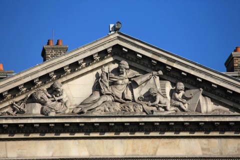 france, region ile de france, paris 8e arrondissement, place de la concorde, hotel de la marine, ancien ministere, detail sculpture, toit, fronton, pavillon ouest, vers rue royale, hotel particulier,
...