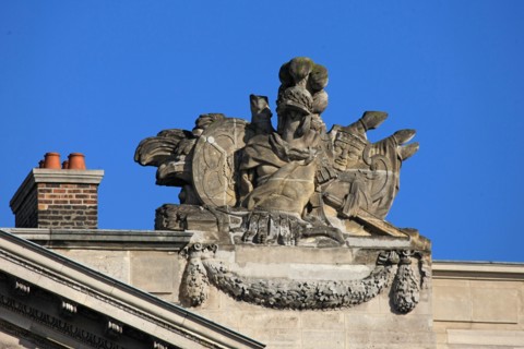 france, region ile de france, paris 8e arrondissement, place de la concorde, hotel de la marine, ancien ministere, detail sculpture, toit, fronton, pavillon ouest, vers rue royale, hotel particulier,
...