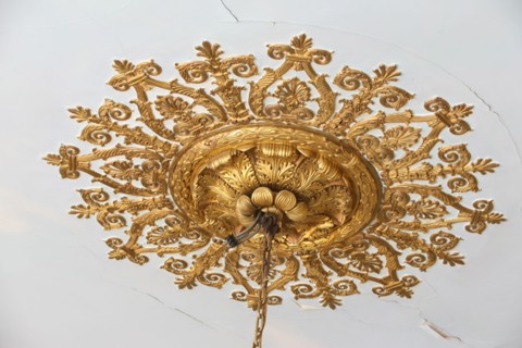France, ile de france, paris 9e arrondissement, 9 rue drouot, hotel d'augny, mairie du 9e arrondissement, salle des mariages, detail lustre, plafond,


Date : Ete 2012