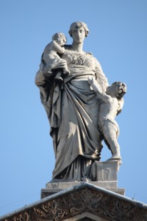 France, ile de france, paris 9e arrondissement, 18 rue de chateaudun, eglise notre dame de lorette, facade, architecte hippolyte lebas, colonnes, fronton, sculpture,


Date : Ete 2012