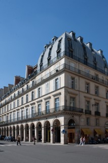 France, Region Ile de France, Paris, 1er arrondissement, rue de Rivoli, facades, combles a differentes hauteurs