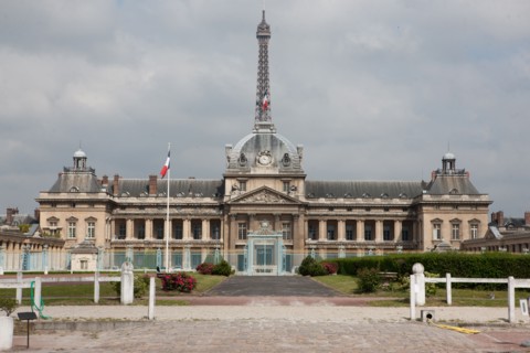 France, Region Ile de France, Paris 7e arrondissement, Ecole Militaire, avenue de Lowendal, place de Fontenoy, facade sur jardin, grille,