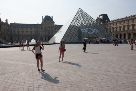 France, Region Ile de France, Paris 1er arrondissement, Musee du Louvre, place de la Pyramide, touristes,