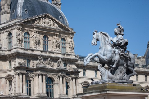 France, Region Ile de France, Paris 1er arrondissement, Musee du Louvre, place de la Pyramide, Ieoh Ming Pei, statue de Louis XIV, Le Bernin