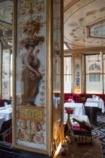 France, Region Ile de France, Paris, 1er arrondissement, Palais Royal, Galerie de Beaujolais, restaurant Le Grand Vefour, Guy Martin, decor, patrimoine,