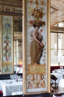 France, Region Ile de France, Paris, 1er arrondissement, Palais Royal, Galerie de Beaujolais, restaurant Le Grand Vefour, Guy Martin, decor, patrimoine,