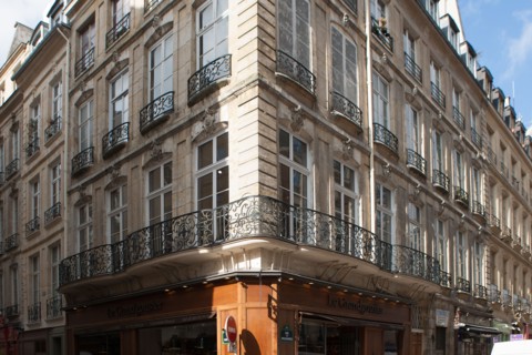 France, Region Ile de France, Paris 1er arrondissement, 1 rue des Prouvaires et 54 rue Saint Honore, maison d'angle, balcons, ferronnerie, 18e siecle,
