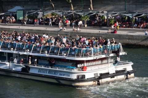 France, Region Ile de France, Paris 7e arrondissement, Pont Alexandre III, la Seine et les berges, Invalides, bateaux-mouches