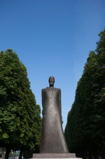 France, Region Ile de France, Paris 8e arrondissement, Cours la Reine, sculpture, statue, hommage au musicien Komitas et au genocide armenien de 1915, oeuvre du sculpteur David Erevantsi